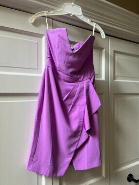 BEAUTIFUL VIOLET COLOR - makes the dress